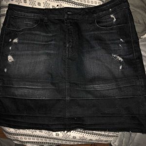 Black denim skirt!